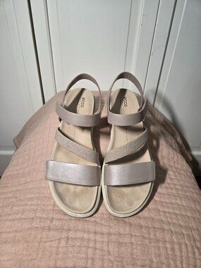 ECCO Flowt Sandals Women Sz 39 / 8-8.5 Tan/Soft Gold